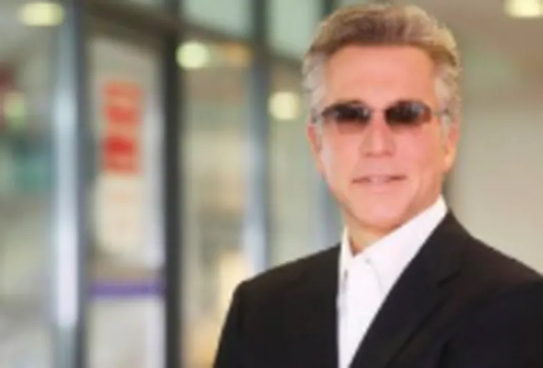 كيف تحول "بيل ماكديرموت" من بائع شطائر لأعلى مديري الشركات الألمانية دخلاً؟