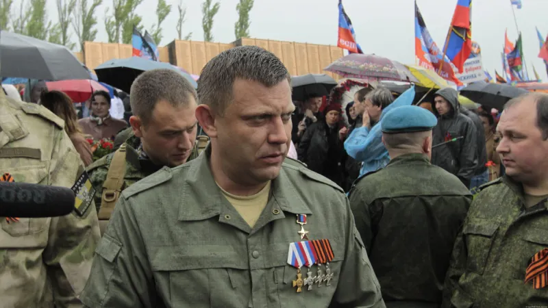 شاهد.. لحظة مقتل رئيس جمهورية دونيتسك الشعبية بتفجير مقهى