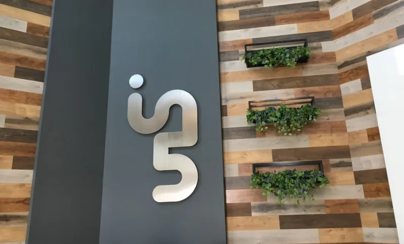 كيف تقوم الشركات الناشئة في دبي بإعداد الطلاب لمستقبل آلي؟