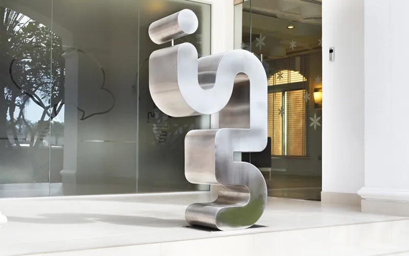 كيف تقوم الشركات الناشئة في دبي بإعداد الطلاب لمستقبل آلي؟