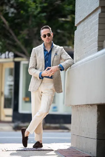 أساليب متنوعة لارتداء قميص الدنيم بأناقة مبهرة