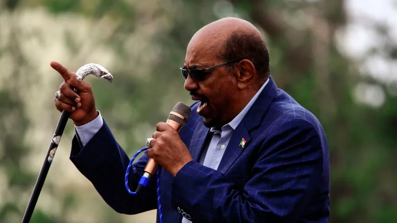 الرئيس السوداني عمر البشير يكشف لـ«الرجل» خطته في مكافحة الفساد