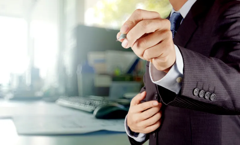 هل يجب أن يحصل المديرين التنفيذيين على علاوات بناءً على أدائهم المالي فقط؟