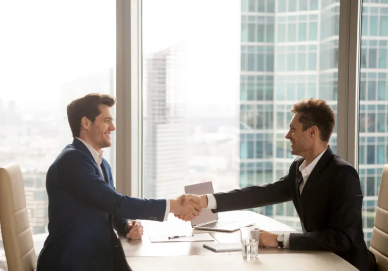 هل يجب أن يحصل المديرين التنفيذيين على علاوات بناءً على أدائهم المالي فقط؟