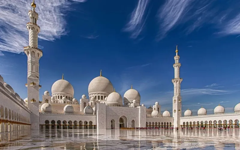 «أبوظبي».. أفضل وجهة سياحية فاخرة في العالم 