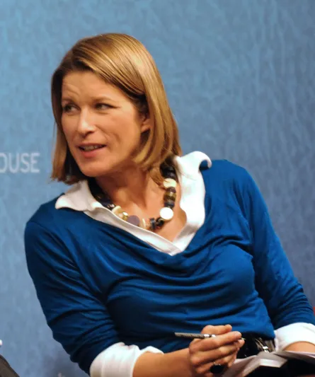 من هي الصحفية التي أجرت حوار "بلومبيرغ" مع ولي العهد محمد بن سلمان؟