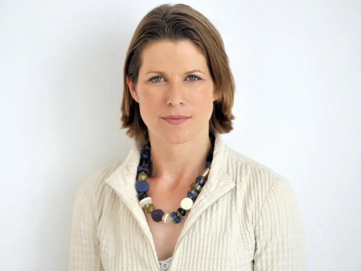 من هي الصحفية التي أجرت حوار "بلومبيرغ" مع ولي العهد محمد بن سلمان؟