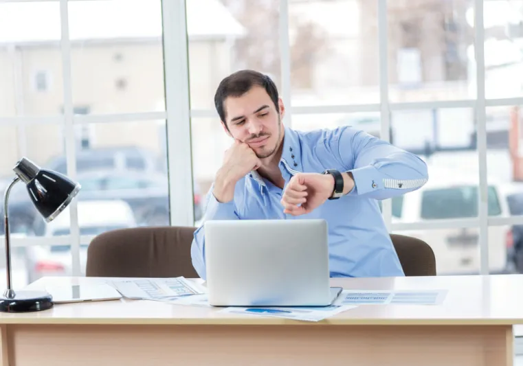 هل نجح نظام العمل لمدة 6 ساعات يوميًّا في السويد؟