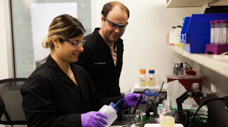 جلد «حقيقي» مصنوع في المختبر..هل يمكنك ارتدائه؟ (فيديو)