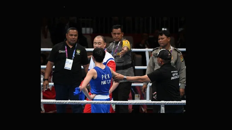 بعد معركة النزال الأعظم.. تعرف على أشهر اشتباكات الأبطال خارج الحلبة (فيديو)