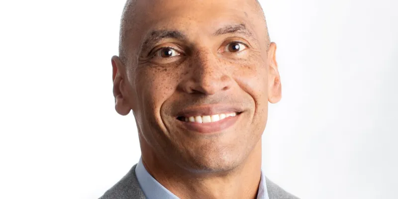 متى عليك اتخاذ قرار بتغيير مسار العمل؟..  رئيس "McAfee" يجيبك