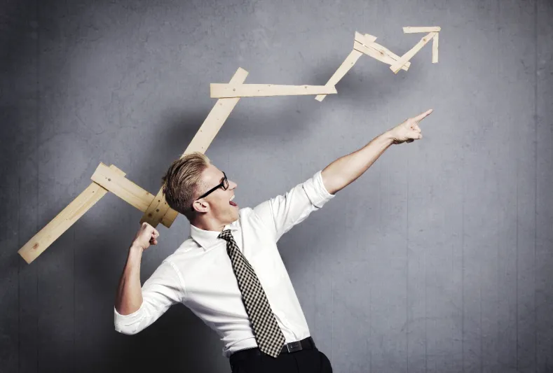 مفتاح النمو الوظيفي.. أحِط نفسك بمن يدفعك إلى الأمام