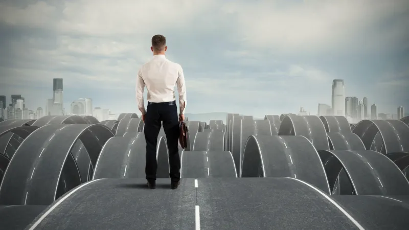 مفتاح النمو الوظيفي.. أحِط نفسك بمن يدفعك إلى الأمام