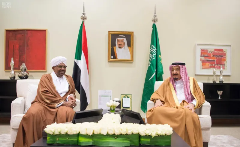 عمر البشير يكشف لـ«الرجل» ما دار في أول لقاء له بالملك سلمان (إنفوجراف)