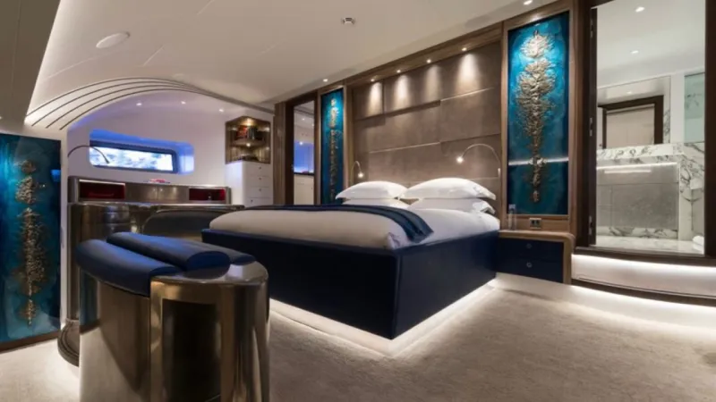 يخت «سينيك تورز» بطائرتيه المروحيتين (فيديو)