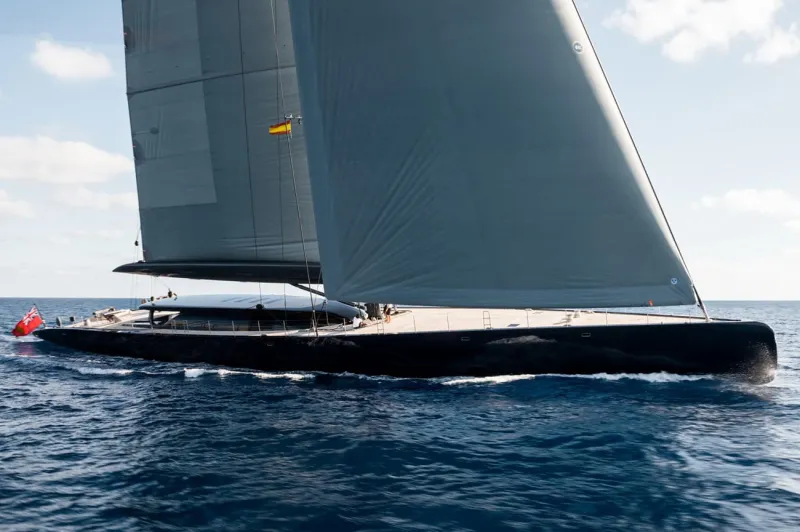 يخت «سينيك تورز» بطائرتيه المروحيتين (فيديو)