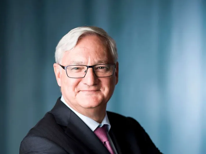 من هو "بيتر فوسر" الذي تم تعيينه بالمجلس الاستشاري لمشروع نيوم؟