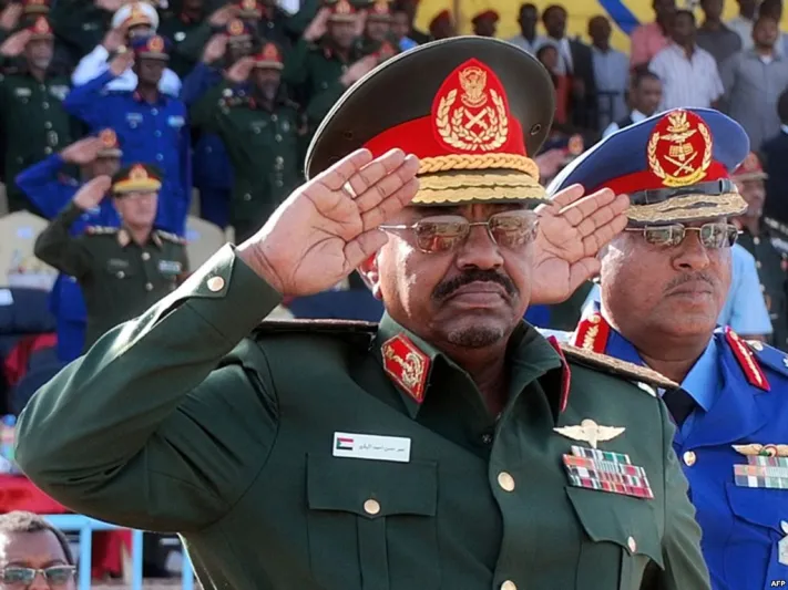 عمر البشير يكشف لـ«الرجل» ما دار في أول لقاء له بالملك سلمان (إنفوجراف)