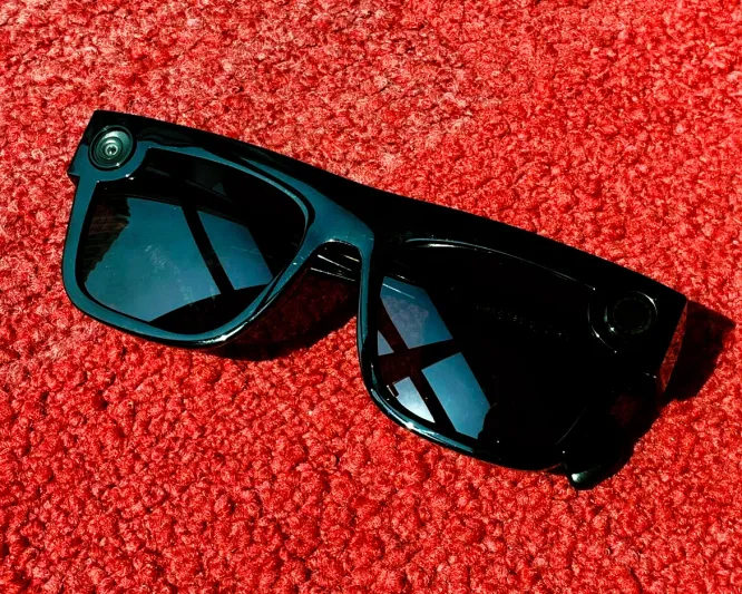  نظارة Spectacles تصل إلى الإمارات (فيديو)