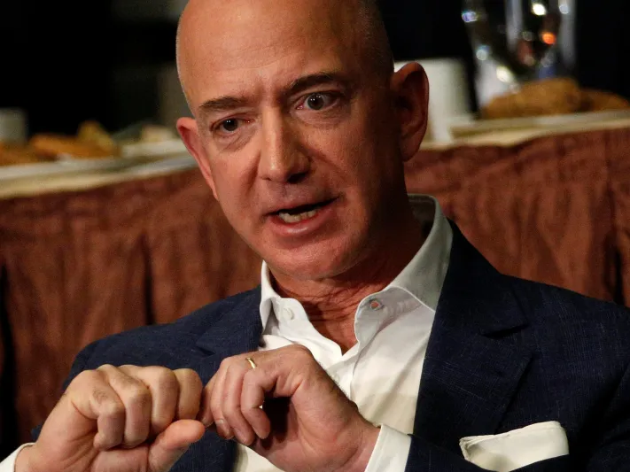 كيف خسر أغنى رجل في العالم 9 مليارات دولار في يوم واحد؟