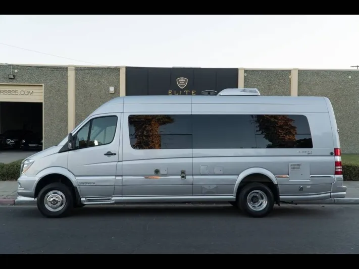 Slate.. سيارة فاخرة لهواة الرحلات السياحية الممتعة (فيديو)