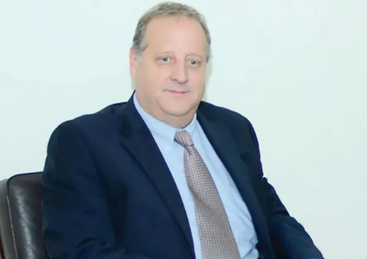 السفير الكندي المطرود يتراجع ويلوم حكومة بلاده