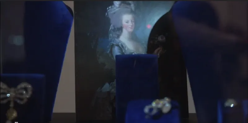 شاهد| مجوهرات ملكة فرنسا ماري أنطوانيت تصل دبي بعد 200 عام من التنقل (فيديو وصور)