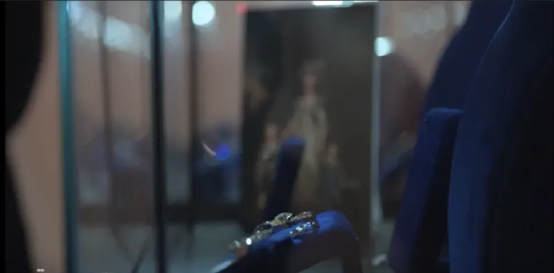 شاهد| مجوهرات ملكة فرنسا ماري أنطوانيت تصل دبي بعد 200 عام من التنقل (فيديو وصور)