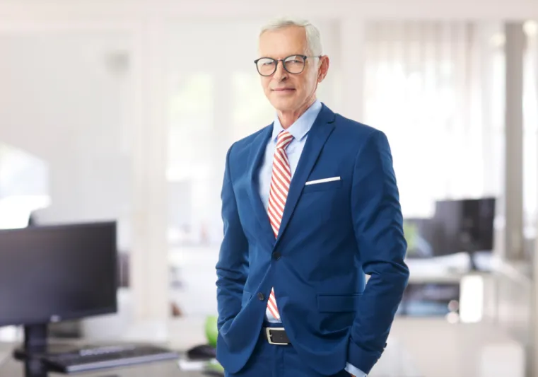 أبرز أنماط أناقة الرجل بعد الأربعين