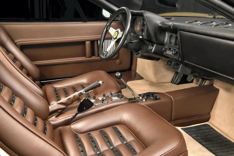 مزاد علني يعرض سيارة «فيراري» من الذهب الخالص (فيديو)