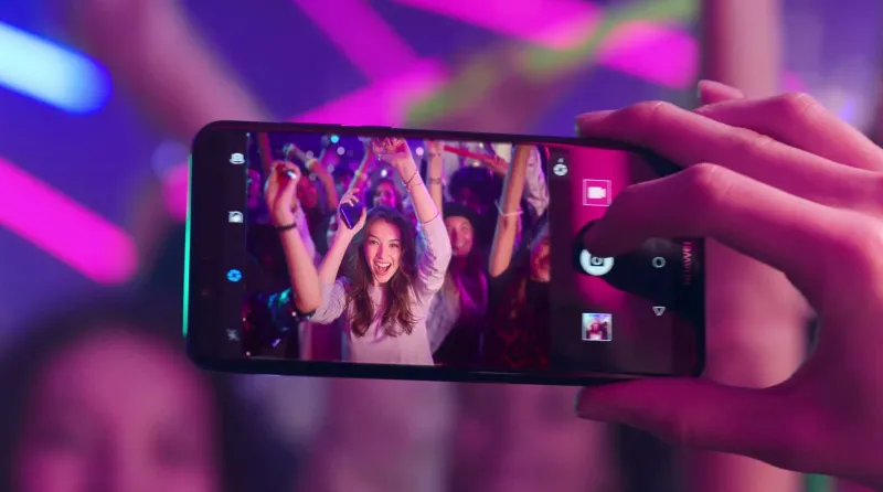 تطبيق جديد من "مايكروسوفت" يخفي الخلفيات بمكالمات الفيديو