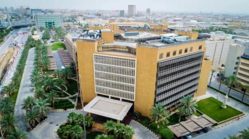 ماذا تعرف عن «جى بي مورجان» ودوره في خفض تكاليف الدين العام بالسعودية؟