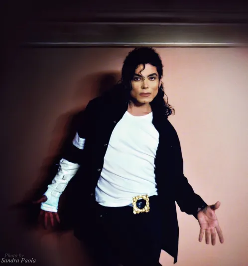 كيف تحدى مايكل جاكسون قوانين الجاذبية بحركاته الراقصة؟