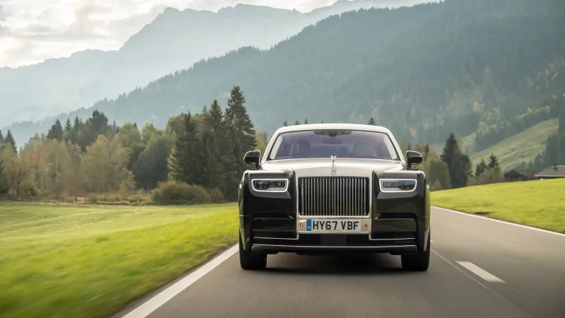 الزعيم الكوري يدلل نفسه بسيارة جديدة بعد رفع العقوبات.. أي موديل اختار؟