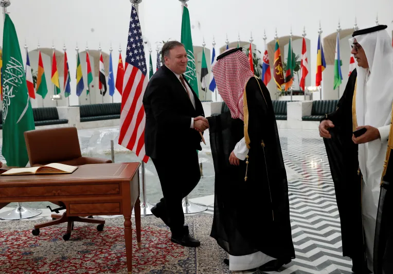 لماذا التقى الأمير محمد بن سلمان وزير الخارجية الأمريكي؟ (فيديو وصور)