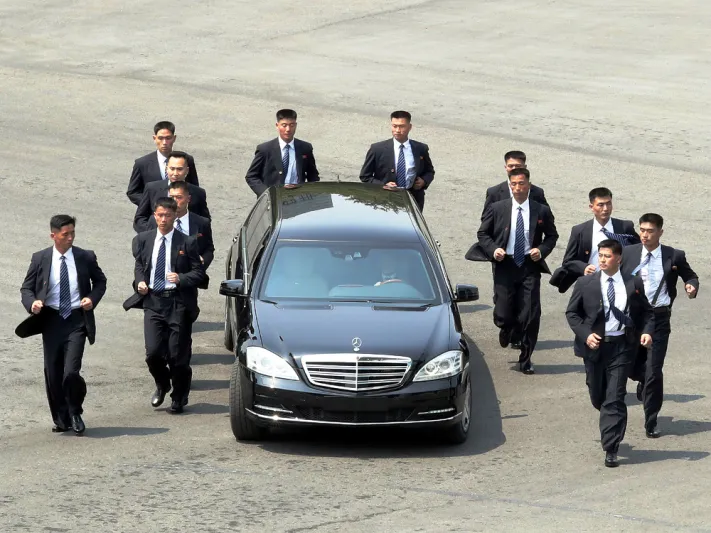 الزعيم الكوري يدلل نفسه بسيارة جديدة بعد رفع العقوبات.. أي موديل اختار؟