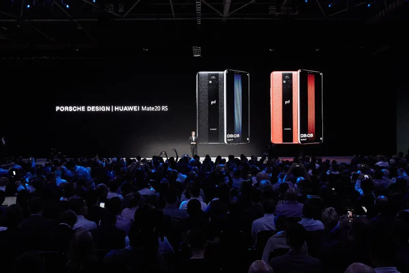 ملك الهواتف الذكية "HUAWEI Mate 20 Pro".. مستوى أداء غير مسبوق وكاميرا ثلاثية بتقنية التصوير بالزاوية العريضة