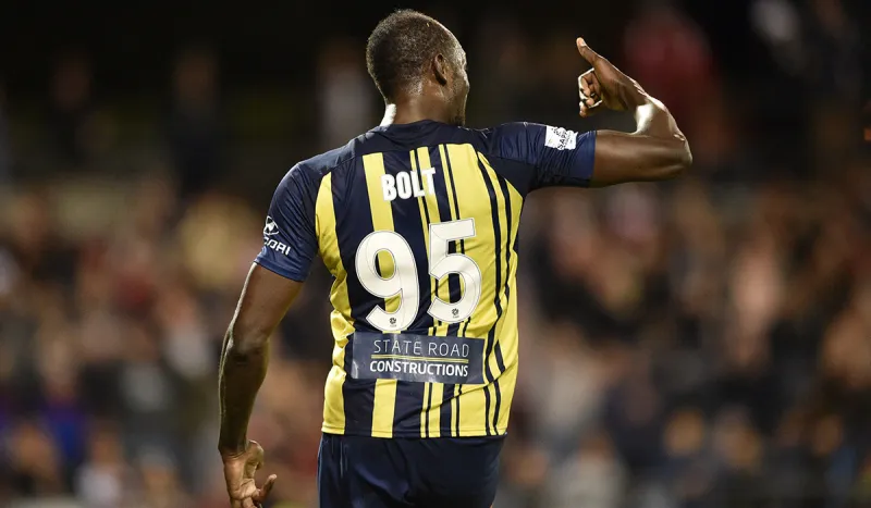 الأندية الأوروبية تلاحق أسرع رجل في العالم (فيديو)