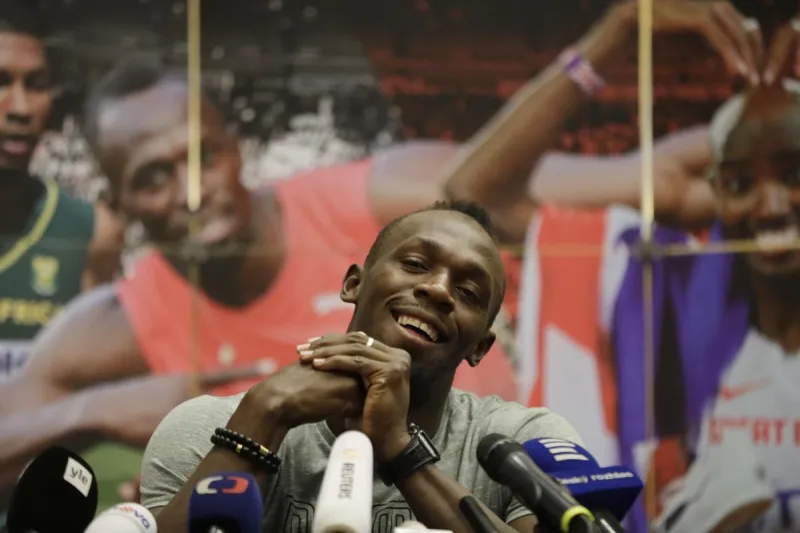 الأندية الأوروبية تلاحق أسرع رجل في العالم (فيديو)