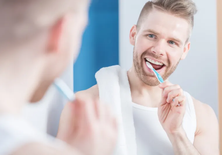 لا تفسد إطلالتك الأنيقة.. 6 طرق فعالة لتبييض الأسنان في المنزل