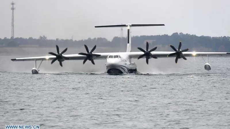 لحظات تاريخية  لإقلاع أكبر طائرة برمائية في العالم (فيديو)