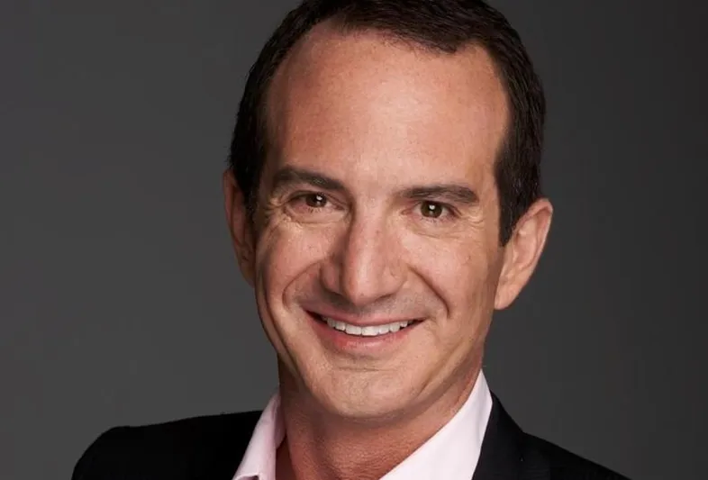 مؤلف "كيف تكون ثريًا؟" يخبرك بالسر.. أسوأ قرار مالي اتخذه المليونير ديفيد باخ في حياته