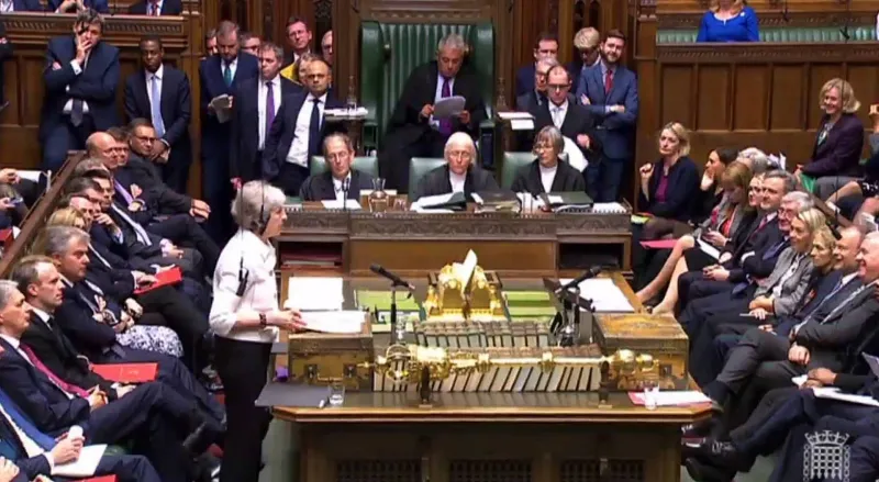 شاهد.. كيف مثل الروبوت بيبر أمام مجلس العموم البريطاني وأدلى بشهادته