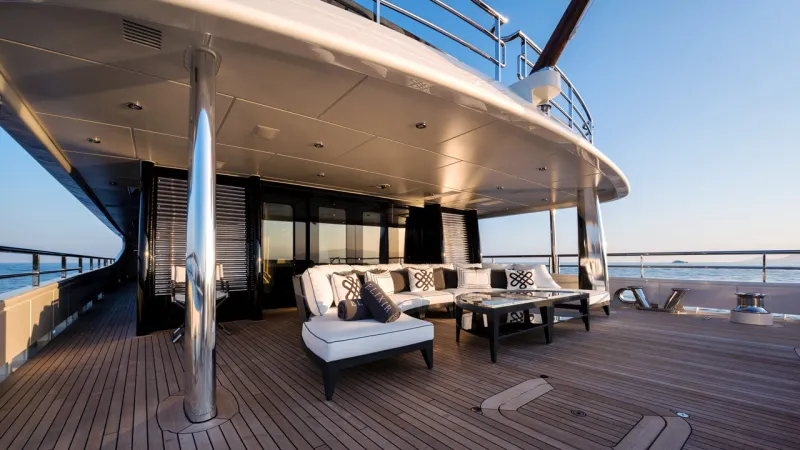 «ELIXIR».. يخت فاخر بقاعة سينما وبطول 55 مترًا (فيديو)