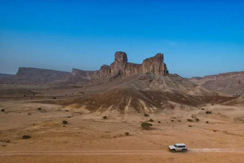 جبل طويق.. ماذا تعرف عن القمة التي وصف به ولي العهد السعوديين؟