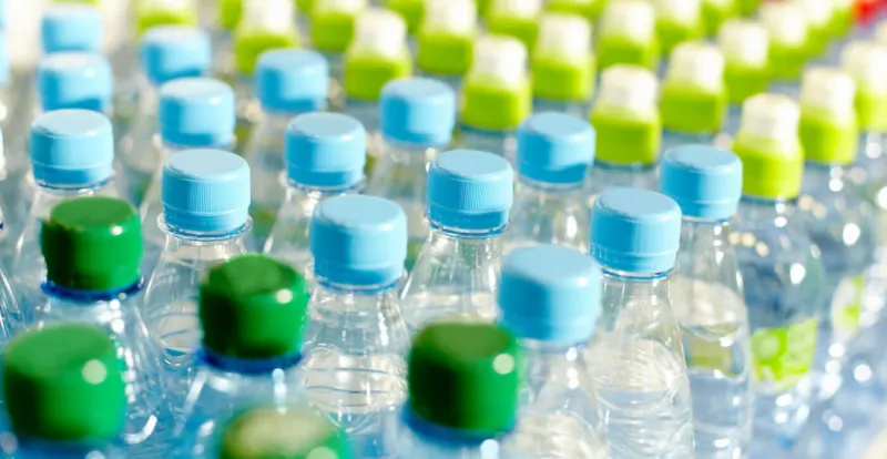 دراسة صادمة.. البلاستيك يدخل جسم الإنسان مع الغذاء