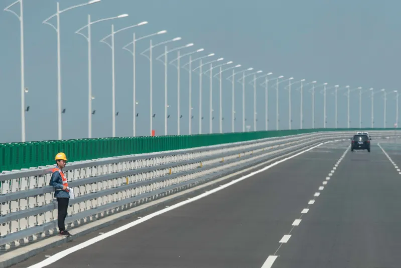 تعرف على تفاصيل الجسر الأطول بالعالم الذي دشنه الرئيس الصيني (فيديو)