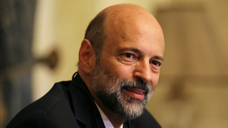 أعاد الأستقرار للشارع الأردني.. تعرف على أبرز قرارات عمر الرزاز رئيس الوزراء الأردني