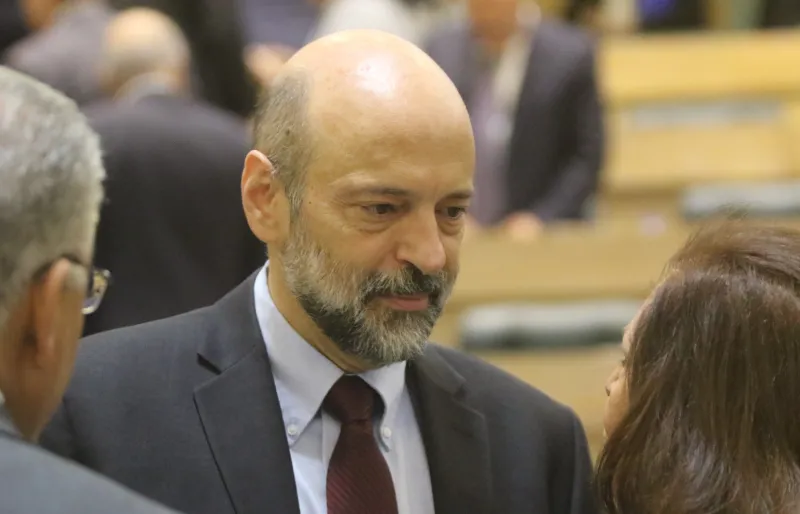 أعاد الأستقرار للشارع الأردني.. تعرف على أبرز قرارات عمر الرزاز رئيس الوزراء الأردني