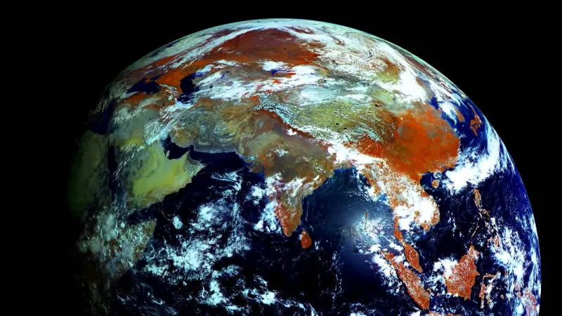 شاهد.. صورة الأرض من على بعد 43 مليون كيلومتر